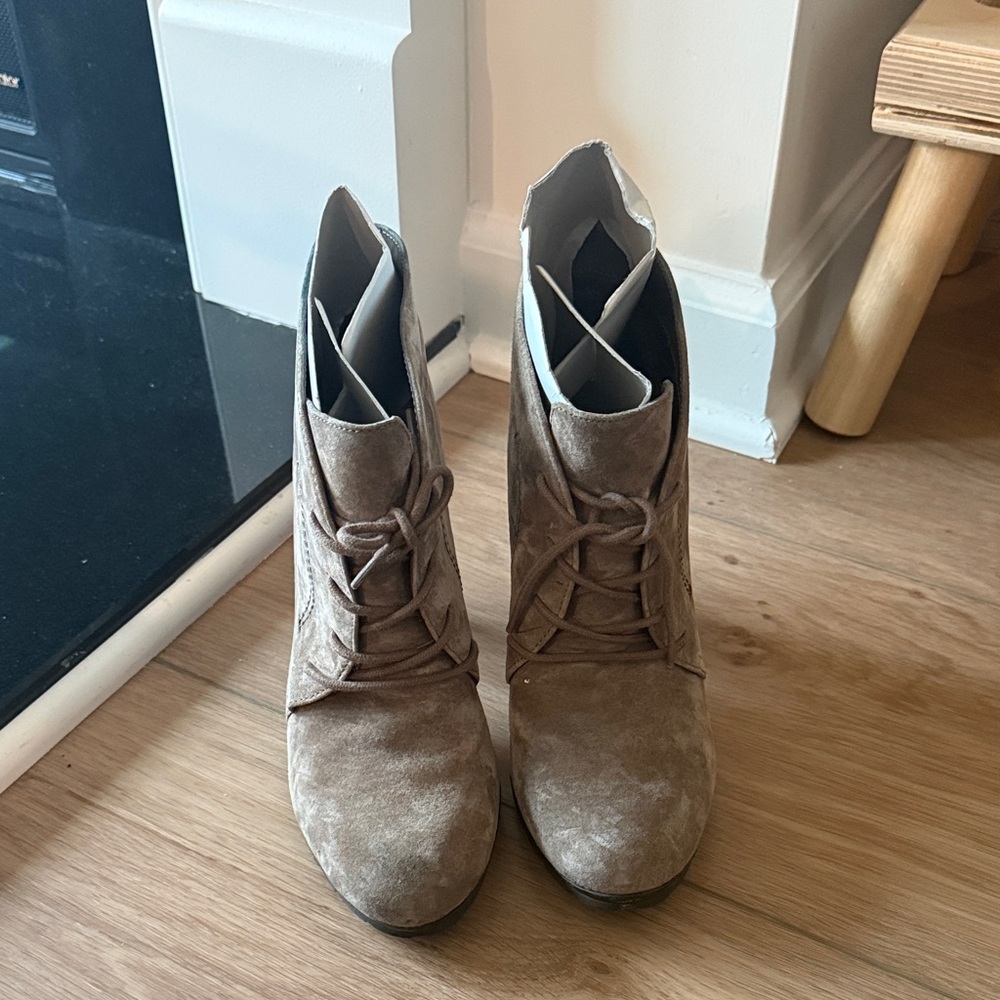 Stylish Tan Women's Ankle Boots